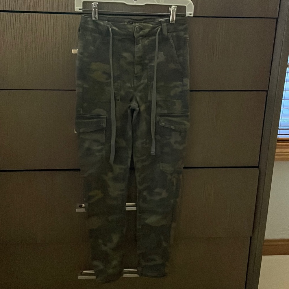 American Eagle Super Hi Rise Jegging Crop Womens 2 Camo Cargo